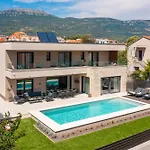 Prima * Kastela
