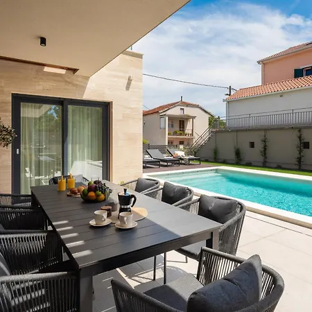 Villa Prima *
