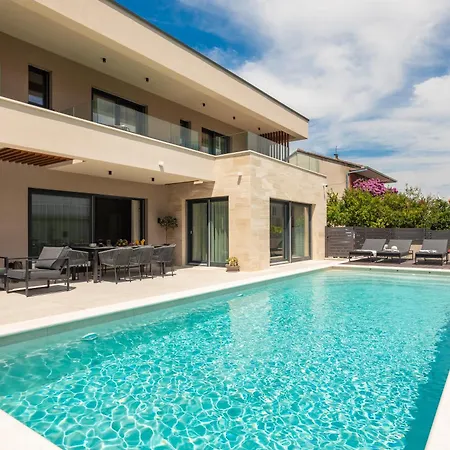 Villa Prima *